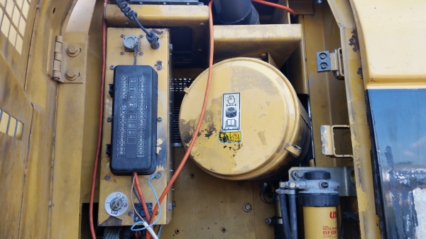 ขายด่วนรถแม็คโครCAT 320C ซีเรียสูงชั่วโม่งทำงานน้อยแอร์เย็นมาก รถนอกนำเข้ายังไม่เคยใช้งาน ในเมืองไทยเลย