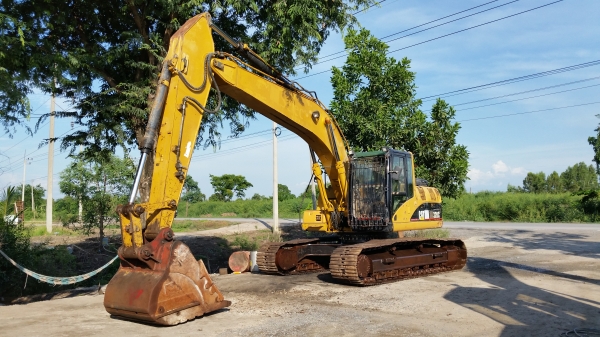 ขายด่วนรถแม็คโครCAT 320C ซีเรียสูงชั่วโม่งทำงานน้อยแอร์เย็นมาก รถนอกนำเข้ายังไม่เคยใช้งาน ในเมืองไทยเลย