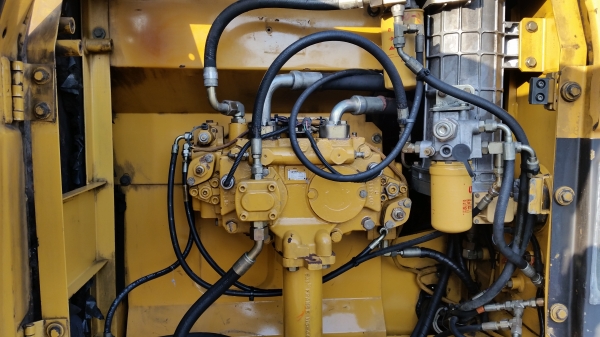 ขายด่วนรถแม็คโครCAT 320C ซีเรียสูงชั่วโม่งทำงานน้อยแอร์เย็นมาก รถนอกนำเข้ายังไม่เคยใช้งาน ในเมืองไทยเลย