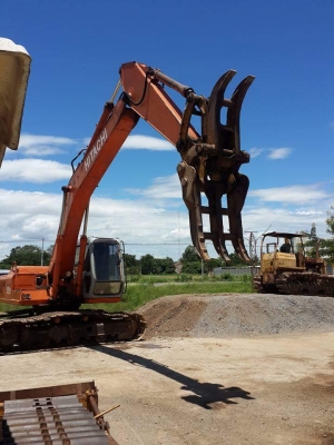 รถแบคโฮ HITACHI EX200-1 อย่างสวย.