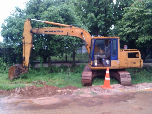 ขายด่วน รถแบคโฮ  KOMATSU  120 รุ่น 3  สภาพดี  พร้อมใช้งาน