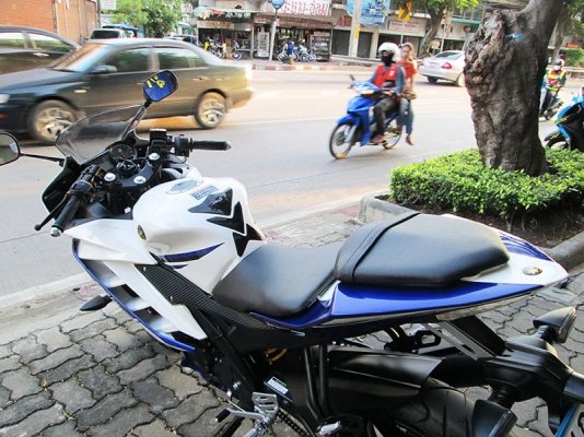 ขาย Yamaha R 15 รถปี 2015 ไมล์แท้ 3178 กม สภาพสวยเดิมๆ มีกุญแจแท้ 2 ดอก สมุดคู่มือการใช้งาน สมุดรับประกันศูนย์ สีขาว น้ำเงิน ราคา 69900 บาท