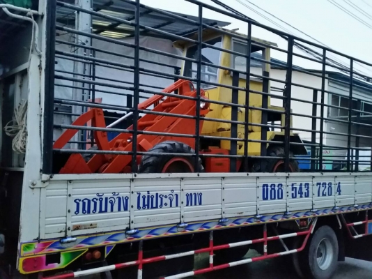 tractor-backhoe ได้จัดส่งรถตัก เอวอ่อน ไปสุรินทร์ ลูกค้ารอรับได้เลยครับ