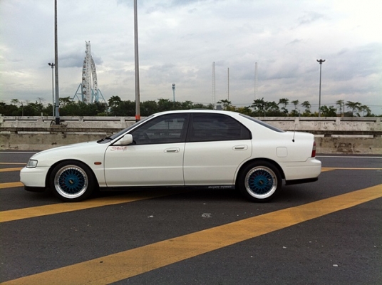 HONDA ACCORD ไฟท้ายก้อนเดียว สีขาวโรงงาน เกียร์ธรรมดา