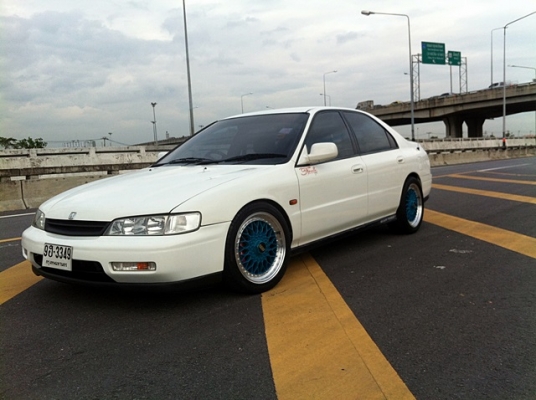 HONDA ACCORD ไฟท้ายก้อนเดียว สีขาวโรงงาน เกียร์ธรรมดา