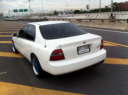 HONDA ACCORD ไฟท้ายก้อนเดียว สีขาวโรงงาน เกียร์ธรรมดา
