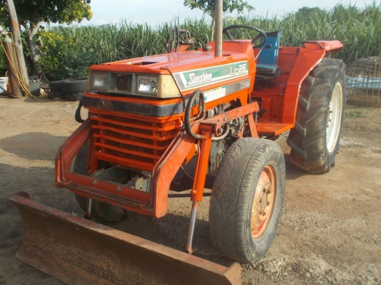 สีนวน ลำเพลิน จัดให้ kobota L126 26แรงพร้อมใบดันเครื่องดีเกียร์ดียางดีพร้อมใช้งาน