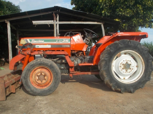 สีนวน ลำเพลิน จัดให้ kobota L126 26แรงพร้อมใบดันเครื่องดีเกียร์ดียางดีพร้อมใช้งาน