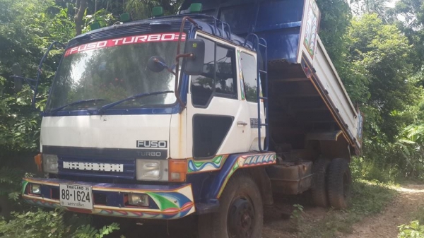 ขายดาวน์ต่อ6ล้อยาง900 MITSU FUSO165 แชชซีสวย ภายในสวยเครื่องดี  ดาวน์300,000ส่งต่อ51&times;9,500 สภาพพร้อมใช้งาน เครื่องดี กระบะสวย พร้อมลงลุยงาน