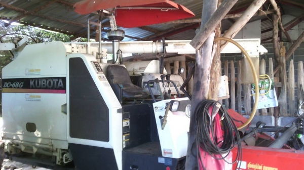 ขายรถเกี่ยวข้าว คูโบต้า รุ่น DC 68 G ปี 2553 ขายรถเกี่ยวข้าว คูโบต้า รุ่น DC 68 G ปี 2553