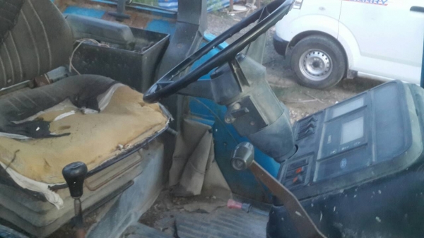 ขายรถไถ FORD 6610  เสื้อลาย อุปกรณ์ 2 อย่าง เอกสารอินวอยร์