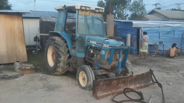 ขายรถไถ FORD 6610  เสื้อลาย อุปกรณ์ 2 อย่าง เอกสารอินวอยร์