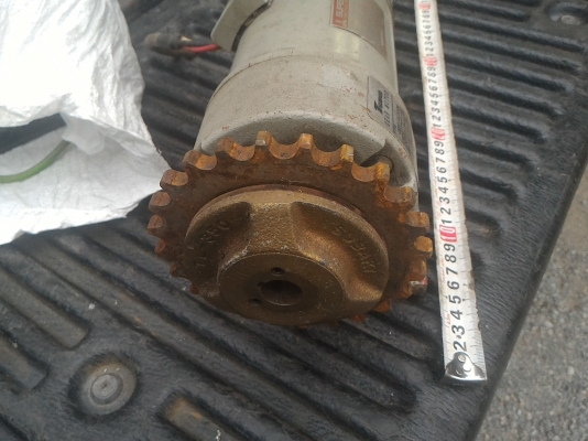 มอเตอร์เกียร์ทดพร้อมเบครไฟฟ้า MITSUBISHI ขนาด 0.1 KW.  อัตราทด 1/30  ทดแล้วหมุนที่ 46 รอบต่อนาที