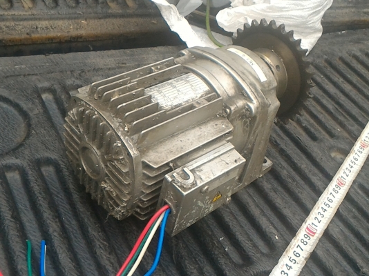 มอเตอร์เกียร์ทด FUJI ขนาด 200 W. ทดแล้วหมุนที่ 60 รอบต่อนาที