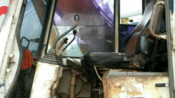 ขายแบคโฮ KOMATSU PC200-5 เอกสารเล่มทะเบียนพร้อม เครื่องดี ปั้มแรง ไฟฟ้าครบ ราคาต่อรองได้