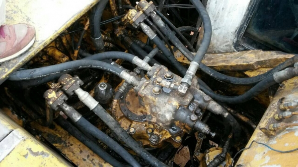 ขายแบคโฮ KOMATSU PC200-5 เอกสารเล่มทะเบียนพร้อม เครื่องดี ปั้มแรง ไฟฟ้าครบ ราคาต่อรองได้