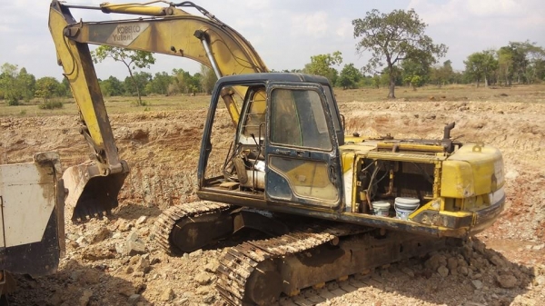 **570,000 บ.ต่อรอง/// แบคโฮ KOBE 200 มาร์ค 3 **ขาย KOBELCO SK200 MARK-3 แบคโฮยอดนิยม KOBELCO MARK-3 SK200 เก๋งน้ำเงิน เครื่องเดิม ปั้มเดิม ไฟฟ้าตัด เครื่อง/ปั้ม ฟิตใหม่ เช็คใหม่ แน่น แรง ทำงานเร็ว ไม่โหลด บูมอาร์มดี มีปะบ้างบางจุด บุ้งกี๋ดี เอวดี แน่น ช่ว