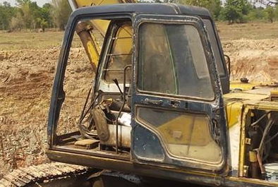 **570,000 บ.ต่อรอง/// แบคโฮ KOBE 200 มาร์ค 3 **ขาย KOBELCO SK200 MARK-3 แบคโฮยอดนิยม KOBELCO MARK-3 SK200 เก๋งน้ำเงิน เครื่องเดิม ปั้มเดิม ไฟฟ้าตัด เครื่อง/ปั้ม ฟิตใหม่ เช็คใหม่ แน่น แรง ทำงานเร็ว ไม่โหลด บูมอาร์มดี มีปะบ้างบางจุด บุ้งกี๋ดี เอวดี แน่น ช่ว