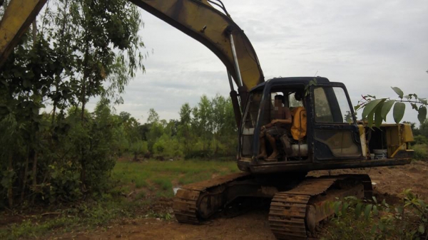 **570,000 บ.ต่อรอง/// แบคโฮ KOBE 200 มาร์ค 3 **ขาย KOBELCO SK200 MARK-3 แบคโฮยอดนิยม KOBELCO MARK-3 SK200 เก๋งน้ำเงิน เครื่องเดิม ปั้มเดิม ไฟฟ้าตัด เครื่อง/ปั้ม ฟิตใหม่ เช็คใหม่ แน่น แรง ทำงานเร็ว ไม่โหลด บูมอาร์มดี มีปะบ้างบางจุด บุ้งกี๋ดี เอวดี แน่น ช่ว