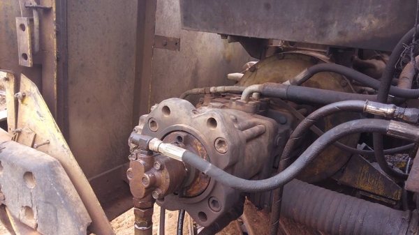 **570,000 บ.ต่อรอง/// แบคโฮ KOBE 200 มาร์ค 3 **ขาย KOBELCO SK200 MARK-3 แบคโฮยอดนิยม KOBELCO MARK-3 SK200 เก๋งน้ำเงิน เครื่องเดิม ปั้มเดิม ไฟฟ้าตัด เครื่อง/ปั้ม ฟิตใหม่ เช็คใหม่ แน่น แรง ทำงานเร็ว ไม่โหลด บูมอาร์มดี มีปะบ้างบางจุด บุ้งกี๋ดี เอวดี แน่น ช่ว