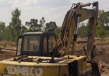 **570,000 บ.ต่อรอง/// แบคโฮ KOBE 200 มาร์ค 3 **ขาย KOBELCO SK200 MARK-3 แบคโฮยอดนิยม KOBELCO MARK-3 SK200 เก๋งน้ำเงิน เครื่องเดิม ปั้มเดิม ไฟฟ้าตัด เครื่อง/ปั้ม ฟิตใหม่ เช็คใหม่ แน่น แรง ทำงานเร็ว ไม่โหลด บูมอาร์มดี มีปะบ้างบางจุด บุ้งกี๋ดี เอวดี แน่น ช่ว