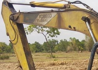 **570,000 บ.ต่อรอง/// แบคโฮ KOBE 200 มาร์ค 3 **ขาย KOBELCO SK200 MARK-3 แบคโฮยอดนิยม KOBELCO MARK-3 SK200 เก๋งน้ำเงิน เครื่องเดิม ปั้มเดิม ไฟฟ้าตัด เครื่อง/ปั้ม ฟิตใหม่ เช็คใหม่ แน่น แรง ทำงานเร็ว ไม่โหลด บูมอาร์มดี มีปะบ้างบางจุด บุ้งกี๋ดี เอวดี แน่น ช่ว