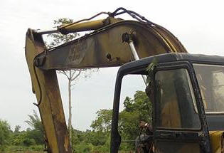 **570,000 บ.ต่อรอง/// แบคโฮ KOBE 200 มาร์ค 3 **ขาย KOBELCO SK200 MARK-3 แบคโฮยอดนิยม KOBELCO MARK-3 SK200 เก๋งน้ำเงิน เครื่องเดิม ปั้มเดิม ไฟฟ้าตัด เครื่อง/ปั้ม ฟิตใหม่ เช็คใหม่ แน่น แรง ทำงานเร็ว ไม่โหลด บูมอาร์มดี มีปะบ้างบางจุด บุ้งกี๋ดี เอวดี แน่น ช่ว