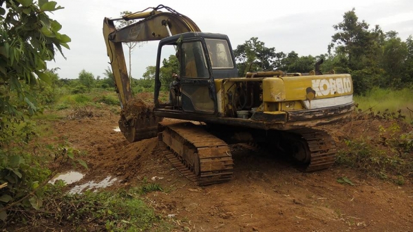 **570,000 บ.ต่อรอง/// แบคโฮ KOBE 200 มาร์ค 3 **ขาย KOBELCO SK200 MARK-3 แบคโฮยอดนิยม KOBELCO MARK-3 SK200 เก๋งน้ำเงิน เครื่องเดิม ปั้มเดิม ไฟฟ้าตัด เครื่อง/ปั้ม ฟิตใหม่ เช็คใหม่ แน่น แรง ทำงานเร็ว ไม่โหลด บูมอาร์มดี มีปะบ้างบางจุด บุ้งกี๋ดี เอวดี แน่น ช่ว