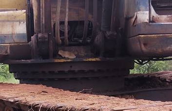 **570,000 บ.ต่อรอง/// แบคโฮ KOBE 200 มาร์ค 3 **ขาย KOBELCO SK200 MARK-3 แบคโฮยอดนิยม KOBELCO MARK-3 SK200 เก๋งน้ำเงิน เครื่องเดิม ปั้มเดิม ไฟฟ้าตัด เครื่อง/ปั้ม ฟิตใหม่ เช็คใหม่ แน่น แรง ทำงานเร็ว ไม่โหลด บูมอาร์มดี มีปะบ้างบางจุด บุ้งกี๋ดี เอวดี แน่น ช่ว