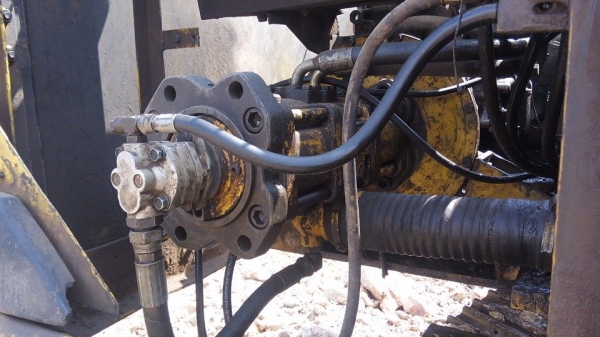 **570,000 บ.ต่อรอง/// แบคโฮ KOBE 200 มาร์ค 3 **ขาย KOBELCO SK200 MARK-3 แบคโฮยอดนิยม KOBELCO MARK-3 SK200 เก๋งน้ำเงิน เครื่องเดิม ปั้มเดิม ไฟฟ้าตัด เครื่อง/ปั้ม ฟิตใหม่ เช็คใหม่ แน่น แรง ทำงานเร็ว ไม่โหลด บูมอาร์มดี มีปะบ้างบางจุด บุ้งกี๋ดี เอวดี แน่น ช่ว