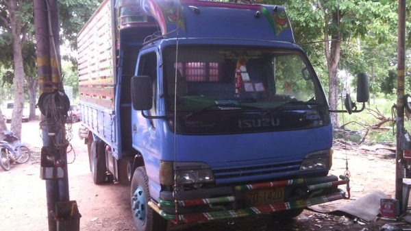 ขาย6ล้ออีซูซุ NQR150 ปี48 ยาว4.30เมตร แชชซีสวย คอกมิเนียม Fหลัง สภาพพร้อมใช้งาน เครื่องดี