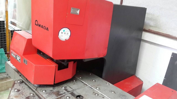 ขายเครื่องPunching Amadaเครื่องเจาะมีตัวจับแผ่นเดินเจาะ แต่เดินเจาะออโตได้ ถึง 3 มม.ขนาดแผ่น 900x300 มีแม่พิมพ์ punching  3-4ชุด.ครับ