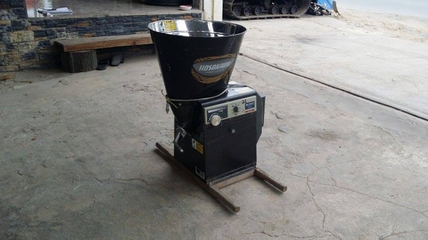 นำเข้าจากญี่ปุ่น เครื่องขัดข้าวขาวเก่าญี่ปุ่น HOSOKAWA รุ่น  BS15E สภาพดี