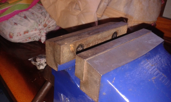 จัดส่งไห้ไห้เรียบร้อยแล้วนะคับเสี่ยเมืองพิจิตร ขอบคุนคับ รับประกันหากไม่เปนตามรูปยินดีคืนเงินคับผม ยินดีที่ใด้เปนเจ้าของปากกาดี มีสกุลคับผม