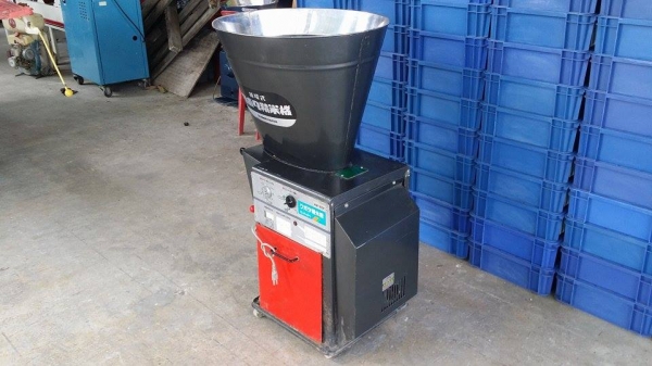 นำเข้าจากญี่ปุ่น เครื่องขัดข้าวขาว KUBOTA  รุ่น  KM-303T เก่าญี่ปุ่น  สภาพสวย