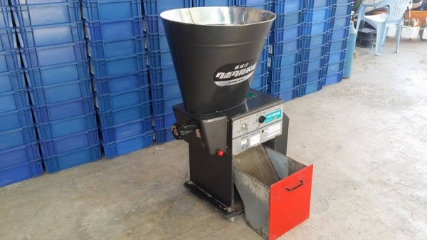 นำเข้าจากญี่ปุ่น เครื่องขัดข้าวขาว KUBOTA  รุ่น  KM-303T เก่าญี่ปุ่น  สภาพสวย