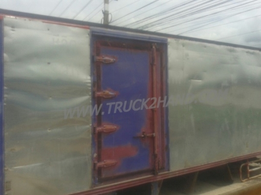 ตู้บรรทุก ตู้แห้ง 3 ประตู ยกลงจากรถ ISUZU NPR 120 แรง ภายในยาว 4.85 เมตร กว้าง 2.06 เมตร สูง 1.82 เมตร