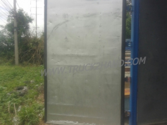 ตู้บรรทุก ตู้แห้ง 3 ประตู ยกลงจากรถ ISUZU NPR 120 แรง ภายในยาว 4.85 เมตร กว้าง 2.06 เมตร สูง 1.82 เมตร