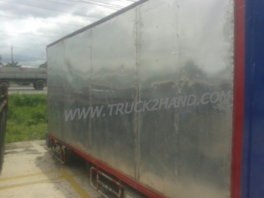 ตู้บรรทุก ตู้แห้ง 3 ประตู ยกลงจากรถ ISUZU NPR 120 แรง ภายในยาว 4.85 เมตร กว้าง 2.06 เมตร สูง 1.82 เมตร