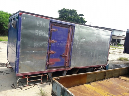 ตู้บรรทุก ตู้แห้ง 3 ประตู ยกลงจากรถ ISUZU NPR 120 แรง ภายในยาว 4.85 เมตร กว้าง 2.06 เมตร สูง 1.82 เมตร