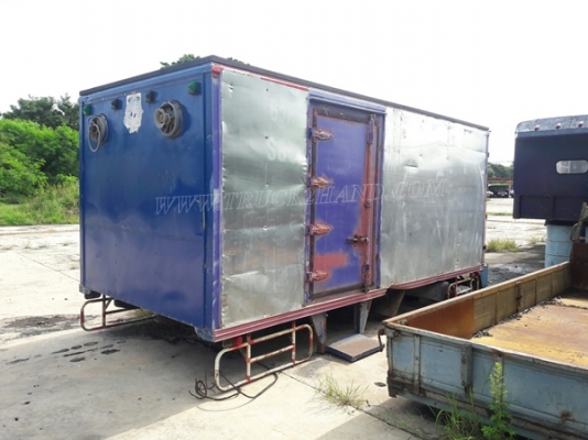 ตู้บรรทุก ตู้แห้ง 3 ประตู ยกลงจากรถ ISUZU NPR 120 แรง ภายในยาว 4.85 เมตร กว้าง 2.06 เมตร สูง 1.82 เมตร