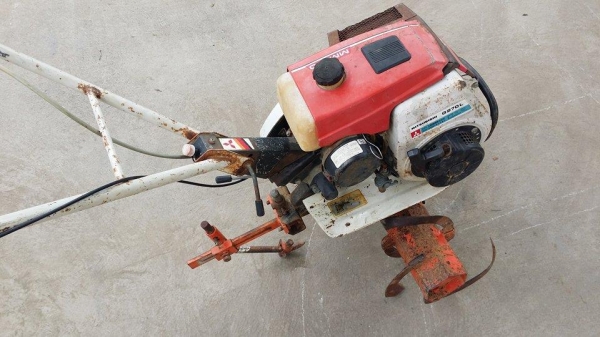 รถพรวนดินเดินตาม MITSUBISHI รุ่น M270 ขนาด 2.5 แรง เก่าญี่ปุ่น  พร้อมชุดพรวนดิน สภาพดี