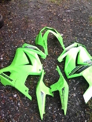 แฟริ่งเปลือกข้างKAWASAKI  NINJA 250 2012  ราคา 1500 บาท รวมส่ง