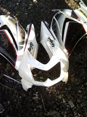 แฟริ่งเปลือกข้างKAWASAKI  NINJA 250 2012  ราคา 1500 บาท รวมส่ง