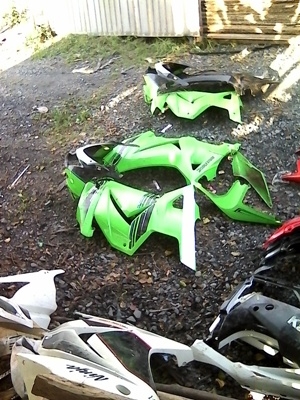 แฟริ่งเปลือกข้างขวา KAWASAKI  NINJA 250 2012  ราคา 500  บาท รวมส่ง
