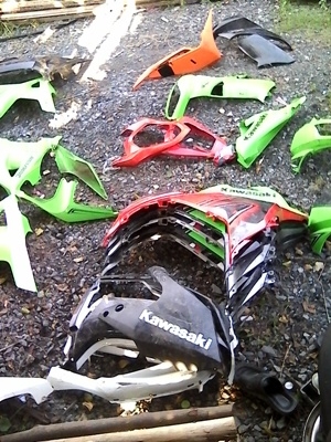 แฟริ่งเปลือกข้างขวา KAWASAKI  NINJA 250 2012  ราคา 500  บาท รวมส่ง