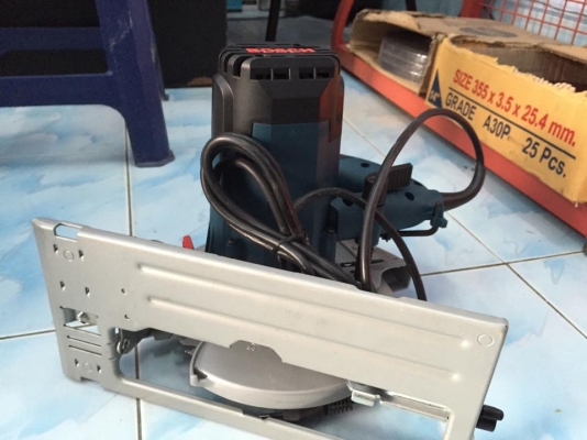 ขายเลื่อยวงเดือน 7" BOSCH มือสอง สภาพเต็ม100\% ครับ ขายเลื่อยวงเดือน 7" BOSCH มือสอง สภาพเต็ม100\% ครับ