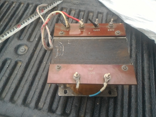 หม้อแปลงจาก 220 V. เป็น 100 V. ขนาดกำลัง 8 A. ของญี่ปุ่น ถอดจากเครื่องจักร