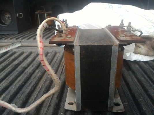 หม้อแปลงจาก 220 V. เป็น 100 V. ขนาดกำลัง 8 A. ของญี่ปุ่น ถอดจากเครื่องจักร