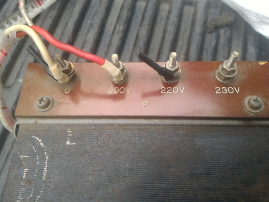 หม้อแปลงจาก 220 V. เป็น 100 V. ขนาดกำลัง 8 A. ของญี่ปุ่น ถอดจากเครื่องจักร